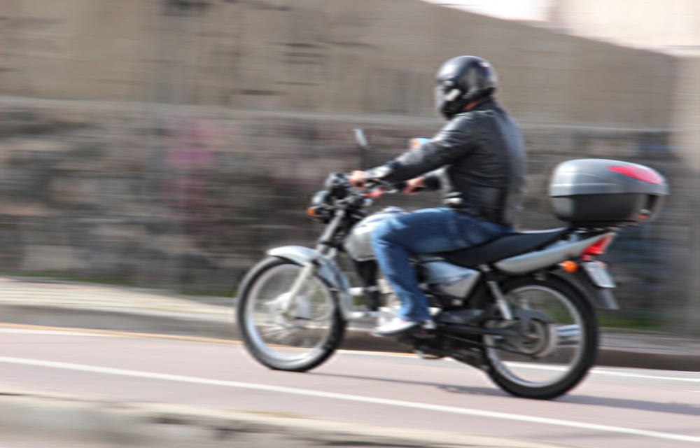 Ir para  <p>Diagn&oacute;stico do DetranRS apontou que 47% dos motociclistas e caronas de moto v&iacute;timas de acidentes nos &uacute;ltimos cinco anos foram jovens de 18 a 29 anos. O levantamento balizou o in&iacute;cio das...